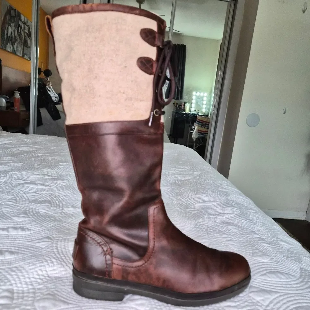VGUC UGG Elsa Tall Leather Boot Brown Cream size 8